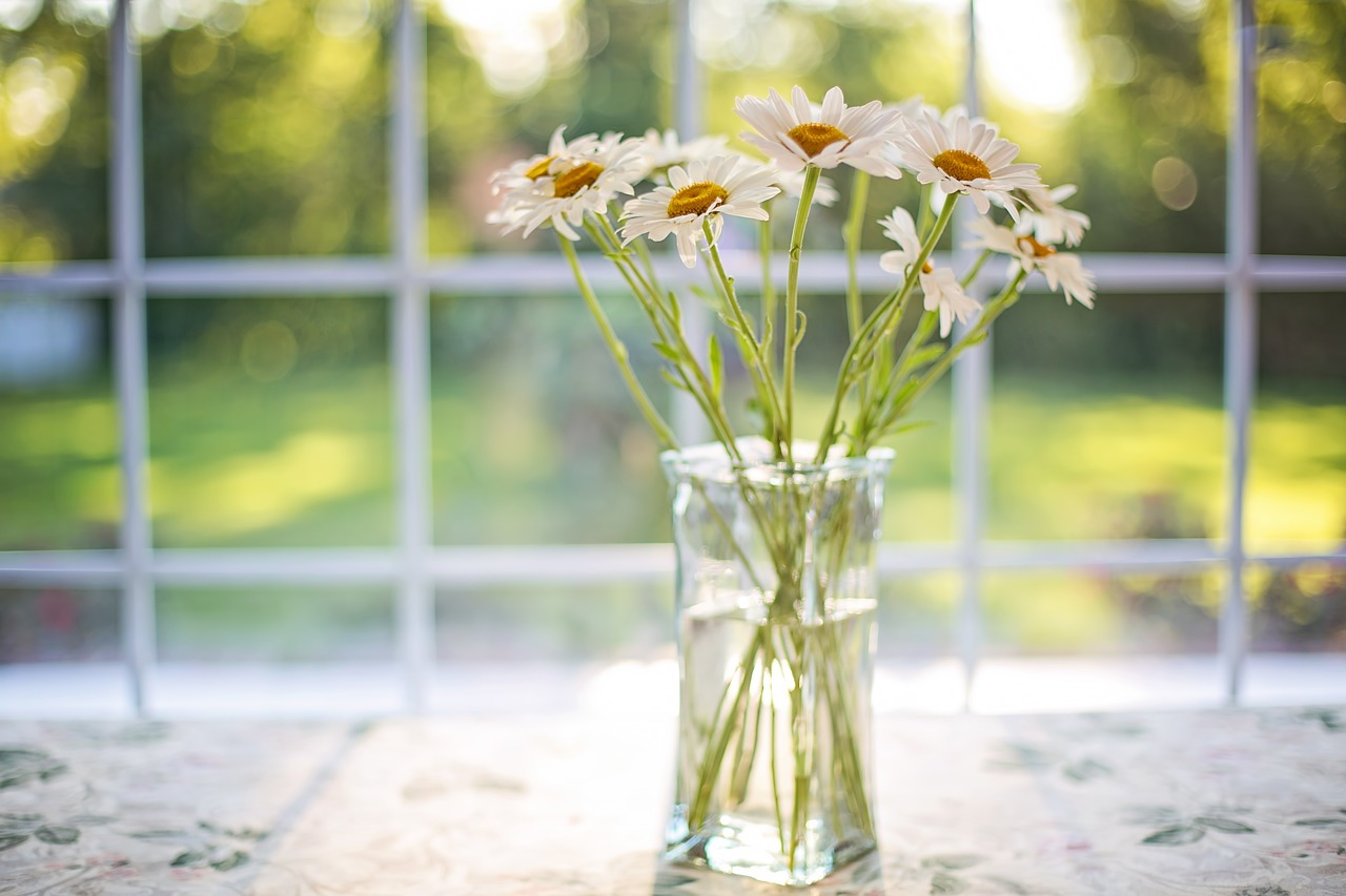 Beautiful DIY Vases to Adorn Your Space